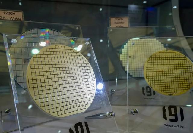 从一粒沙子到成品芯片，整个过程是怎样的？一组漫画给你解释清楚(图1)